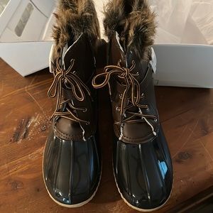 Duck boots